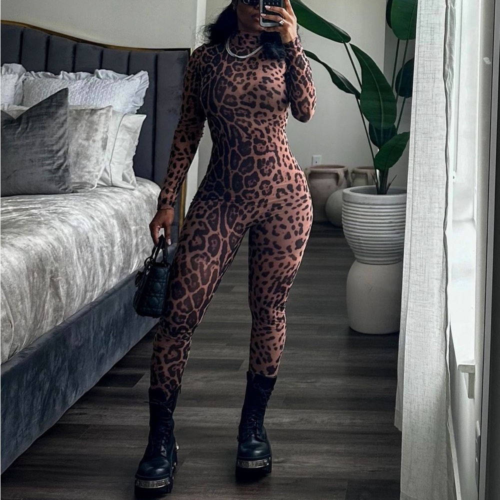 Leopard print jumpsuit. High quality